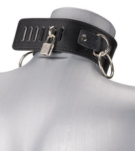 Load image into Gallery viewer, BDSM-Halsband mit 3 O-Ringen und Leine
