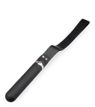 Load image into Gallery viewer, Gürtel-Flogger mit vibrierendem Griff