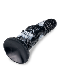 Load image into Gallery viewer, Saugnapf-Dildo Drache in Ketten 21 cm