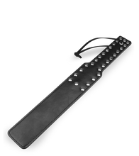 Load image into Gallery viewer, Schwarzes Kunstleder-Paddle mit Nieten 38 cm