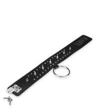 Load image into Gallery viewer, SM-Halsband mit Nieten und Schloss